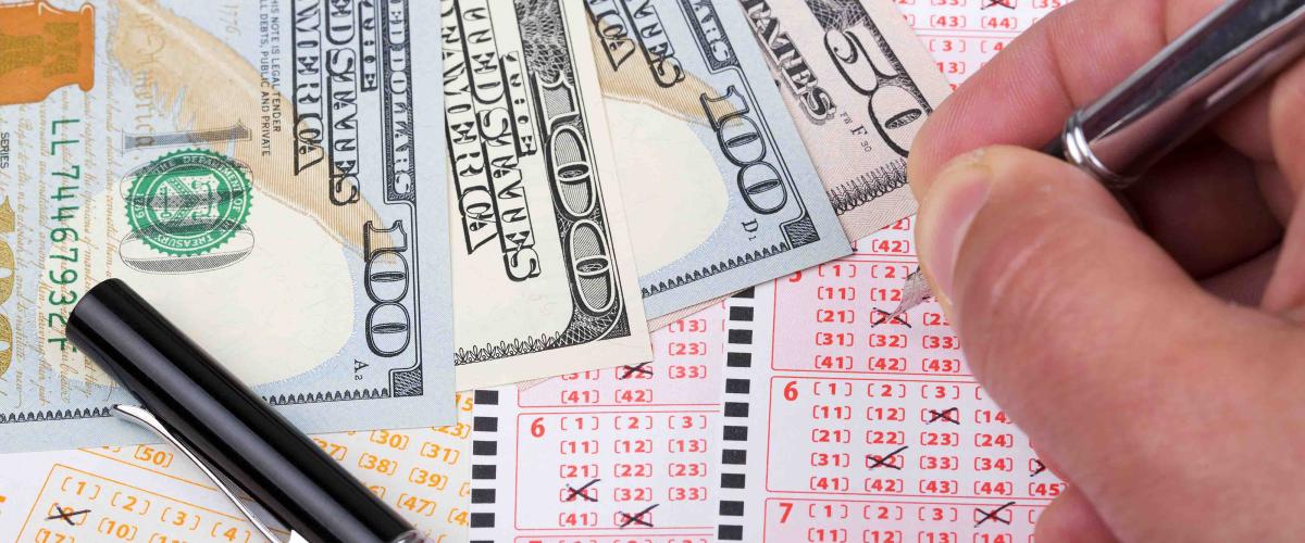Une femme de l'Illinois utilise les numéros transmis par sa mère pour remporter le jackpot de 1 million de dollars à la loterie