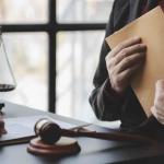 Le gagnant de la loterie du Maine abandonne son procès contre son ex-partenaire après avoir remporté 1,3 milliard de dollars