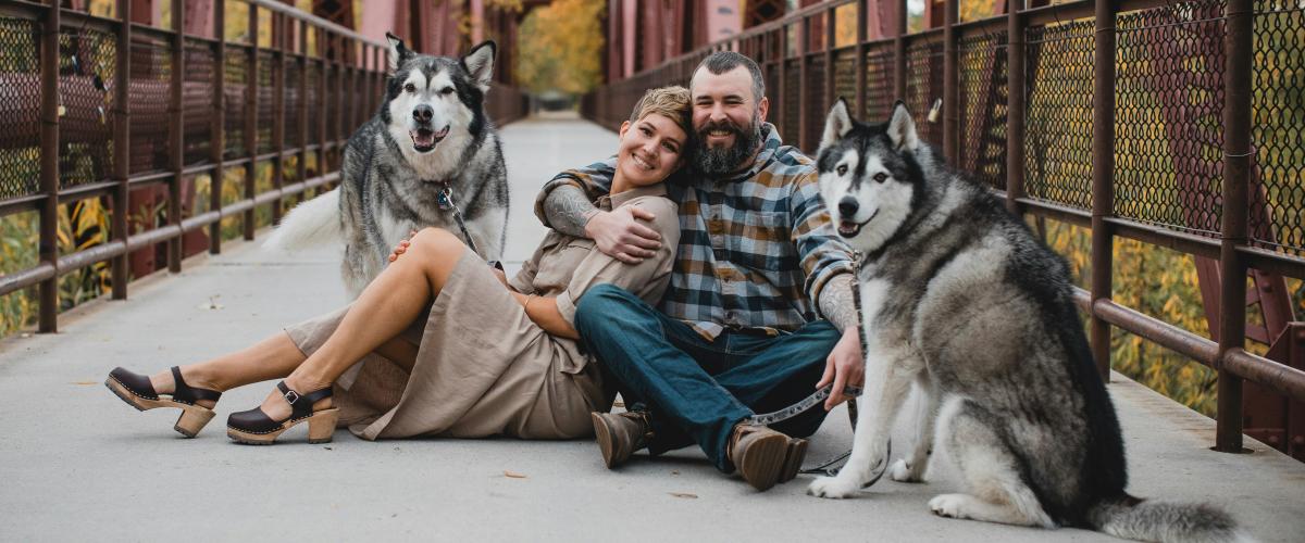 L'homme de l'Idaho adopte un ton sérieux qui fait craindre à sa femme le pire avant de révéler son gain à la loterie de 1 million de dollars