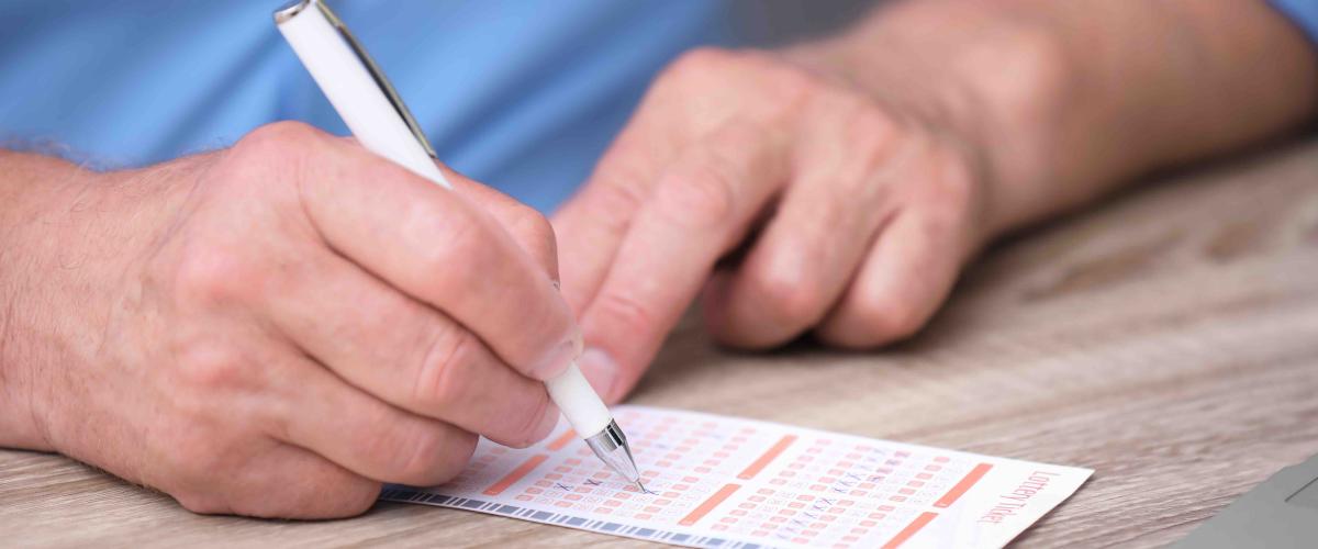 Un fermier retraité de Caroline du Nord gagne 2 millions de dollars à la loterie Powerball après avoir joué pendant 10 ans