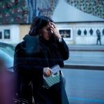 Une femme du Michigan en larmes après avoir gagné un million de dollars en réinvestissant ses gains à la loterie dans un nouveau ticket